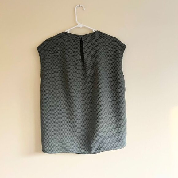 J.Crew "Honeycomb Cocoon Sleeveless Top" (Size 10) - Picture 3 of 3